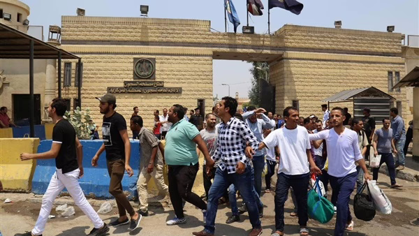 معايدة المعتقلين والعفو الرئاسي 
